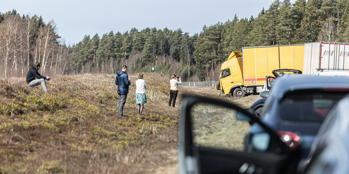 Tractor-trailer accident | tire blowout | Vinkler Law Offices